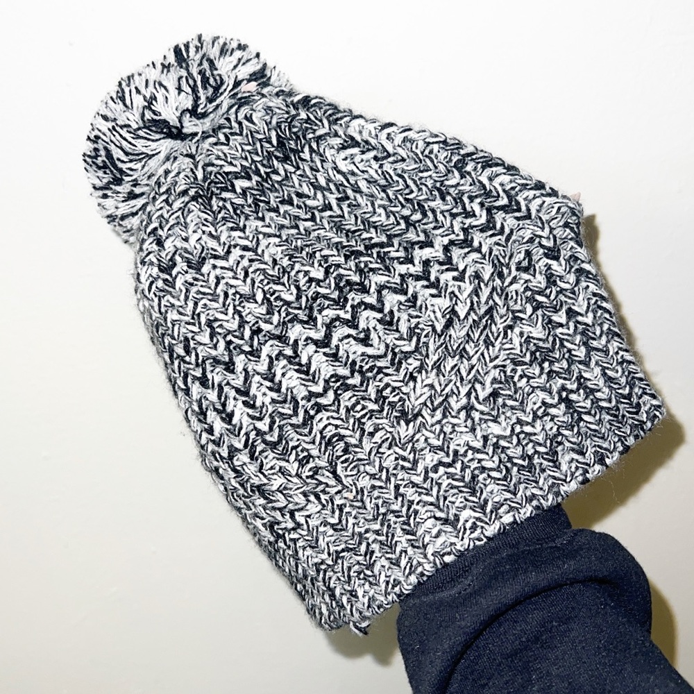 Rebecca minkoff black and white knit pom pom women’s acrylic beanie - Picture 4 of 7